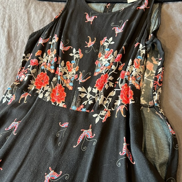 Gorgeous black floral pattern dress, by Sundance size 2 - Picture 7 of 9